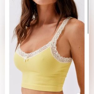 Out From Under So Sweet Lace Seamless Soft Bra Top, EUC size small